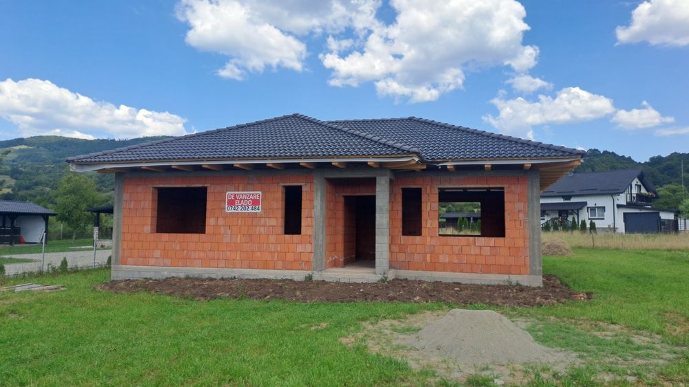 De vanzare casa la rosu