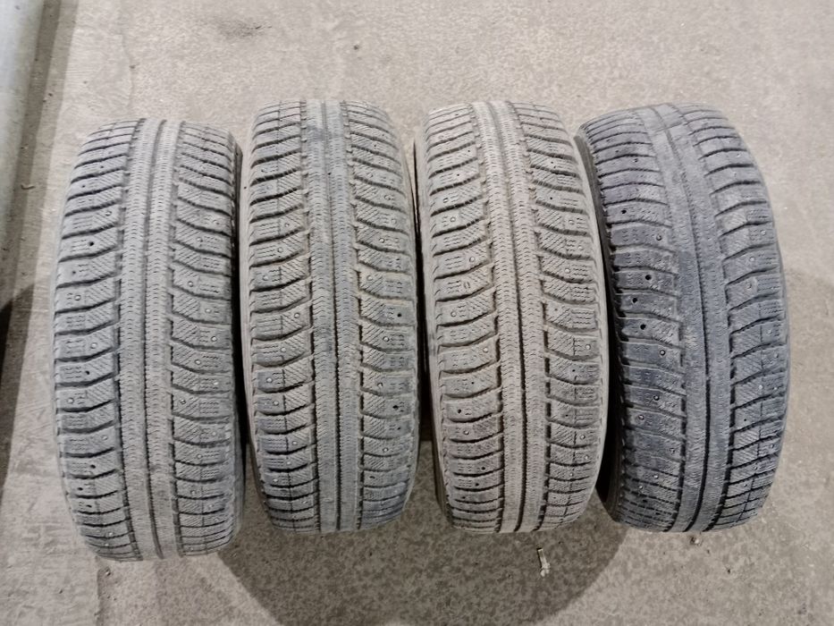 Продам шипованную резину R15
