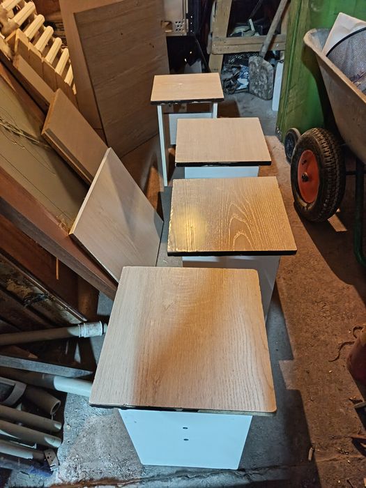 Продам кухонный стол с стульями