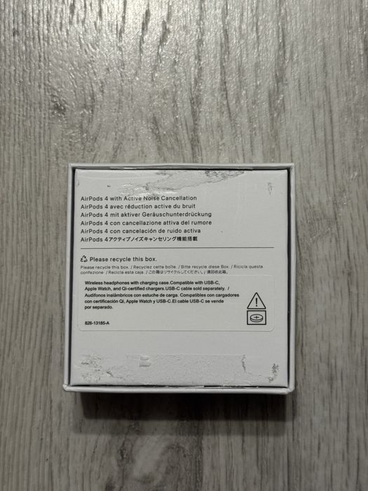 AirPods 4 Active Noise Cancellling