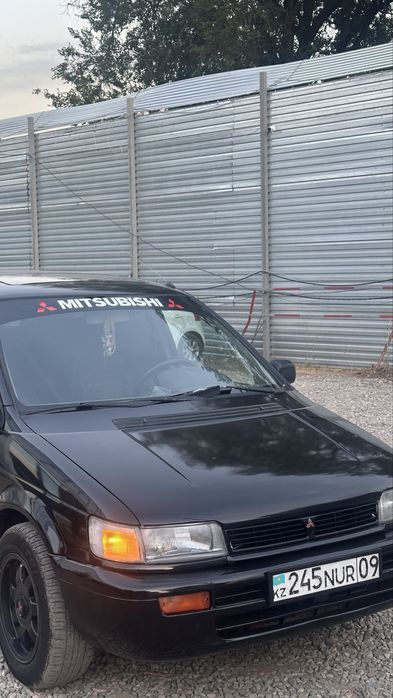 Продам mitsubishi space runner