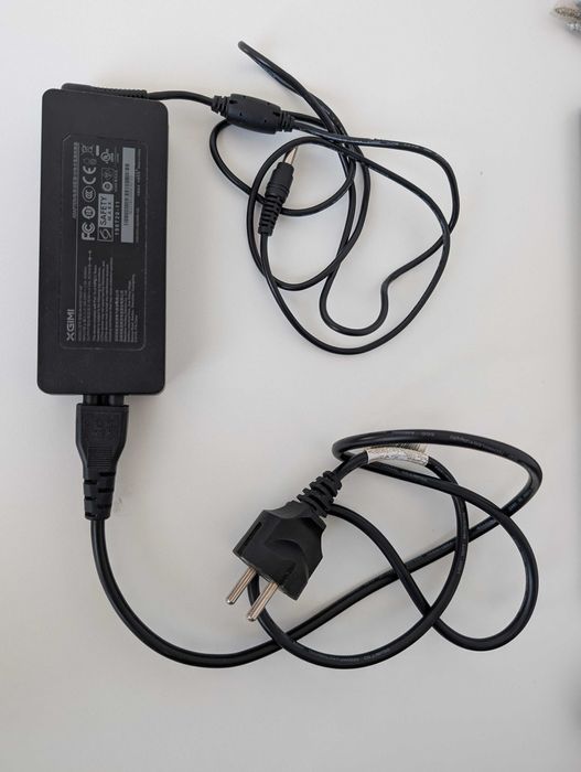 Videoproiector portabil Xgimi Halo+