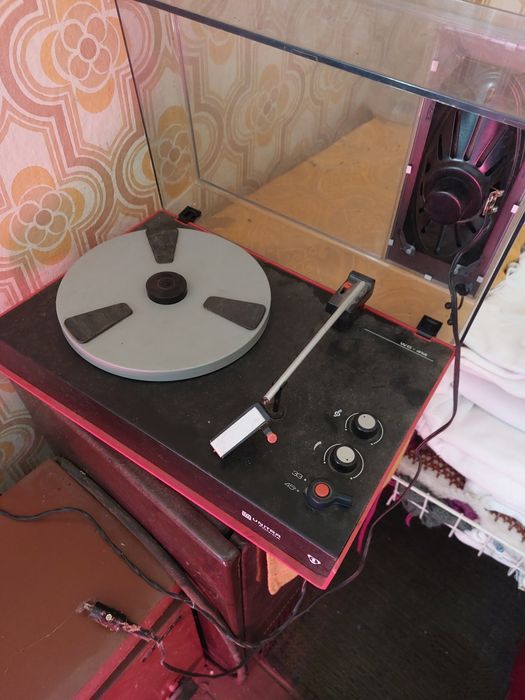 Продавам Грамофон