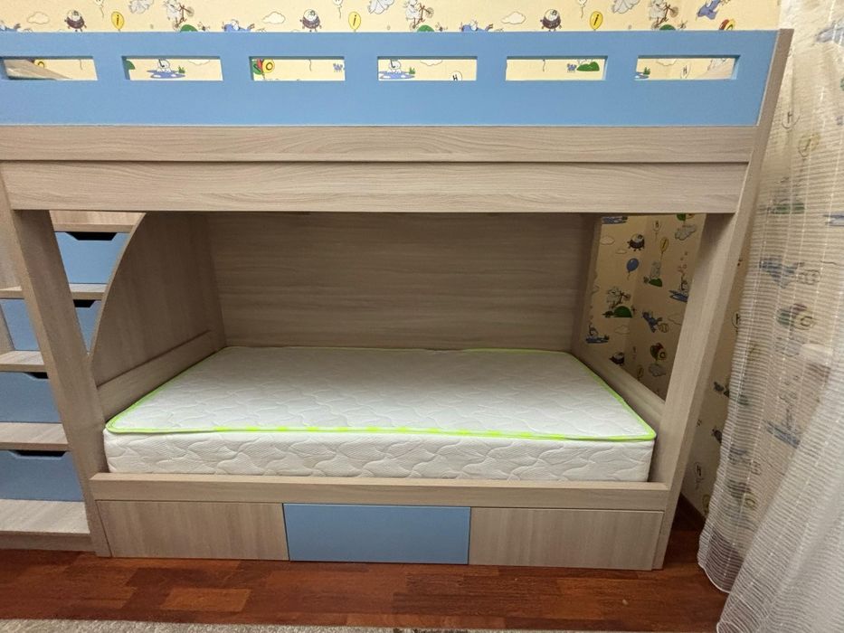 Екі қабатты жатын диван