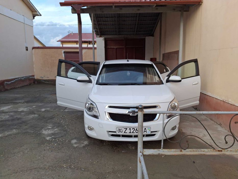 Cobalt moshinasi sotiladi