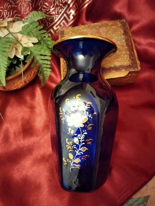 Ваза  синяя интерьерная