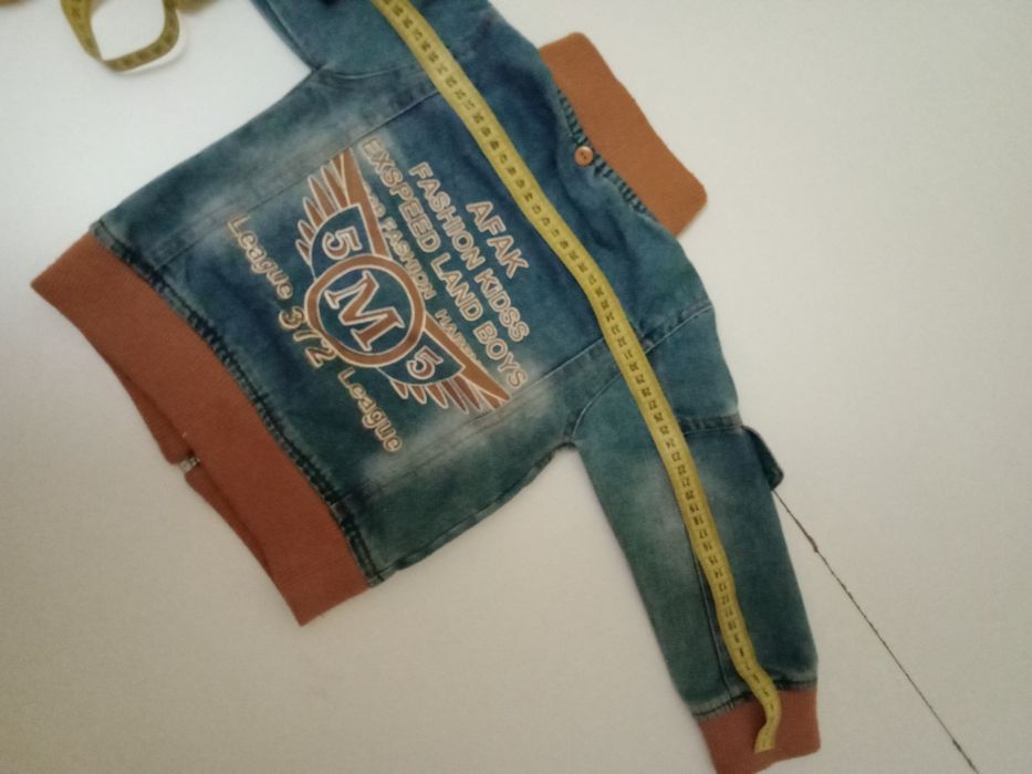 Детский джинсовый костюм.