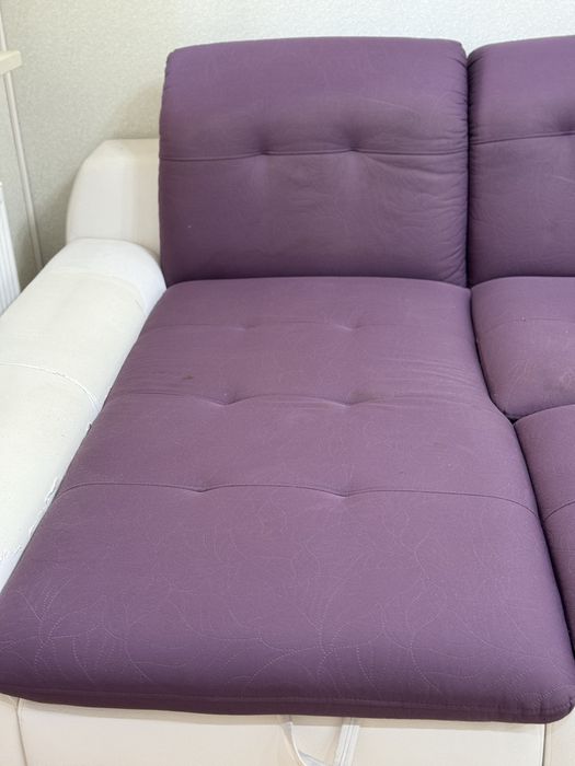 Продам диван с чехлом