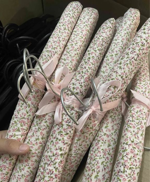 Разные вешалки для магазинов