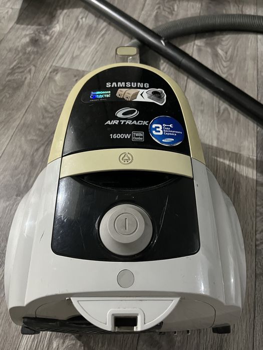 Пылесос Samsung в рабочем состоянии