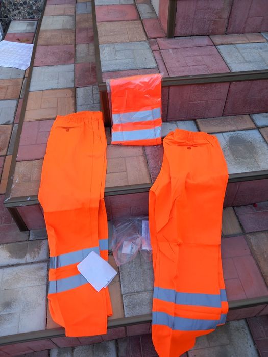 Salopete noi toate mărimile s-o albastre