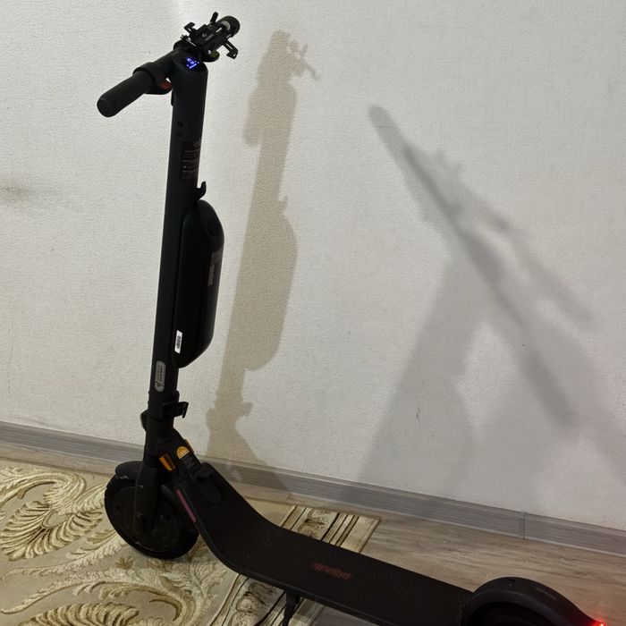 Продам электросамокат Ninebot KickScooter