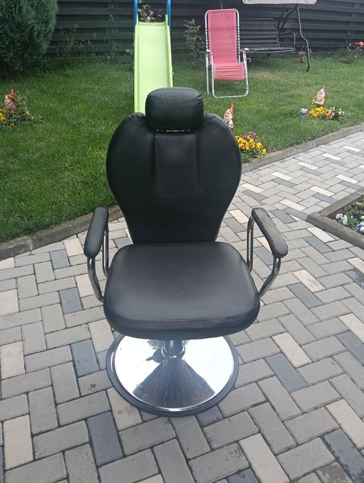 Scaun frizerie -Stare bună -Toate accesoriile