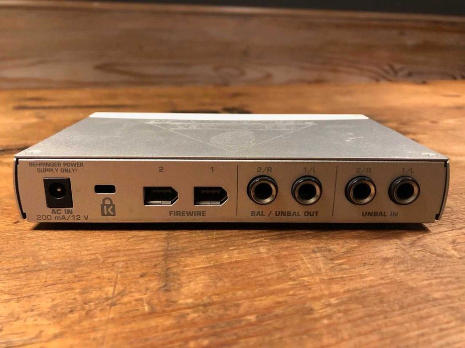 Interfata audio firewire Behringer FCA202