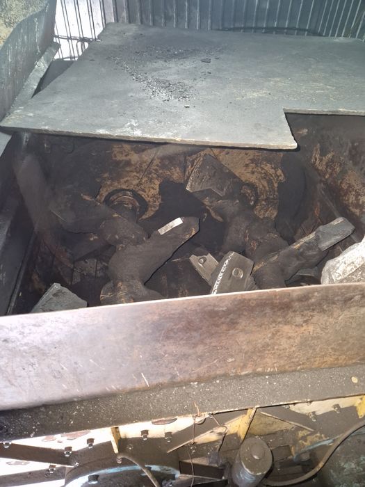 Бетоносмеситель, бетономешалка.