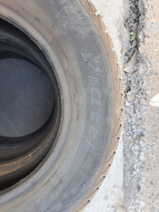 Автошина қыстық дөңгелек. Зимный