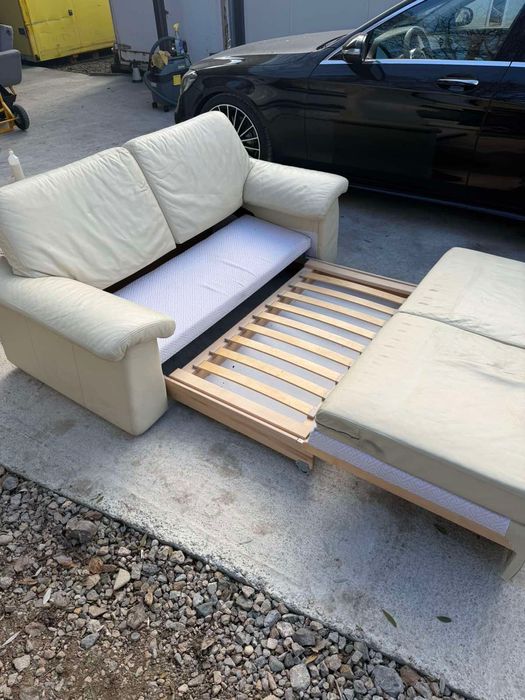 Кожен диван – разтегателен, с функция сън