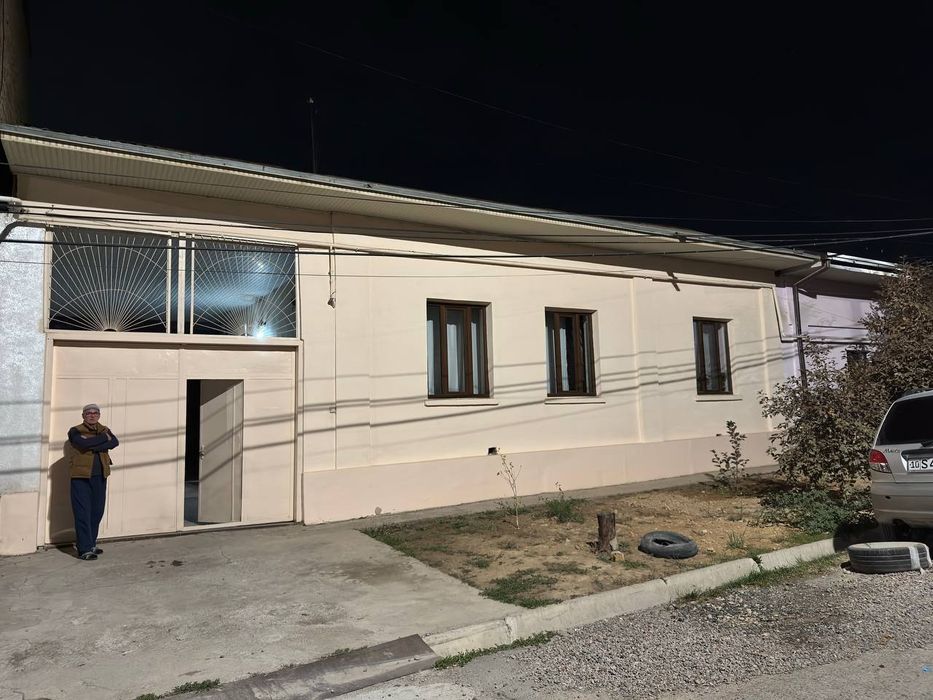 ДОРМОНДА ховли сотилади янги хает кучасида 24 автобус охир. 32000