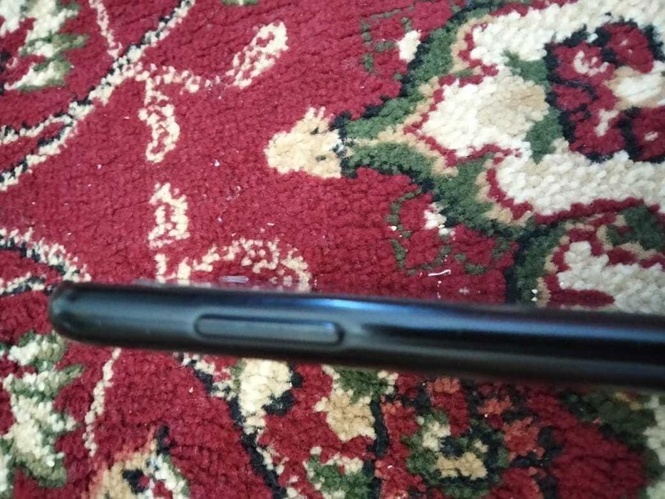 Продаются телефон Самсунг А 01.