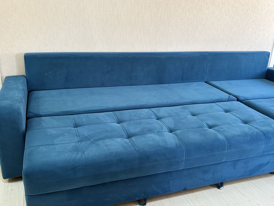 Диван 4 метровый срочно продам