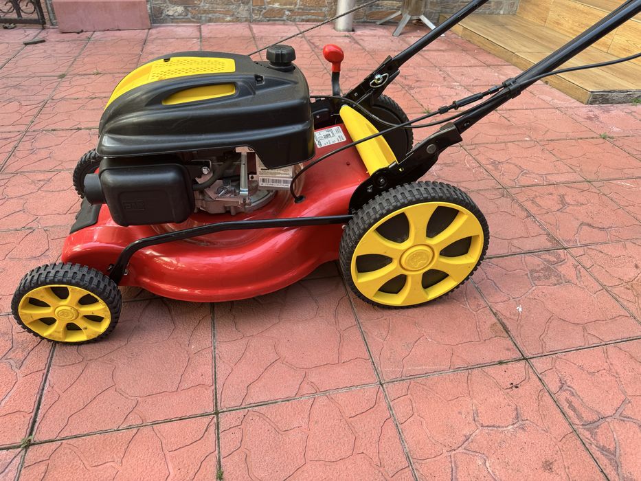 Masina de tuns gazon cu autopropulsie