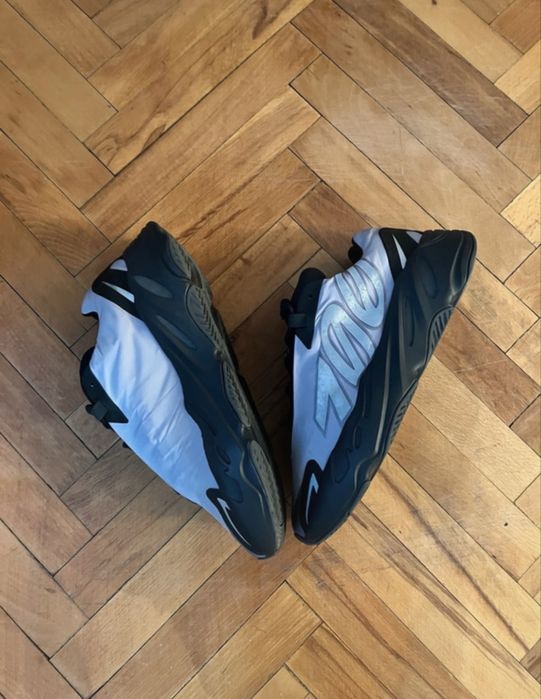 Adidasi Yeezy 700 100% originali