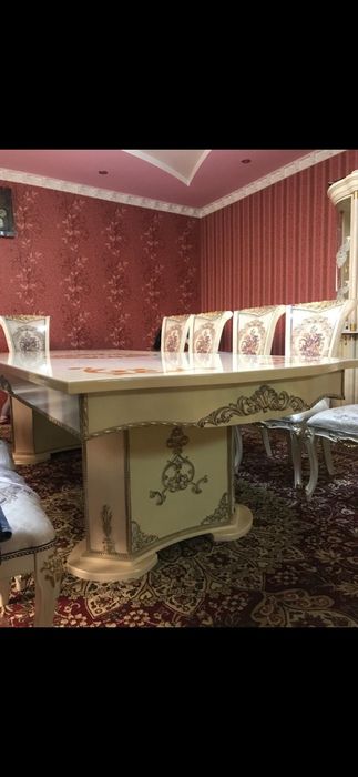 12 kishilik stol stul sotaman. yangi. holati zor.