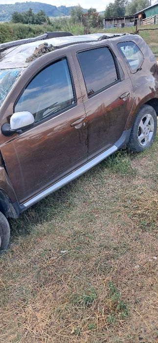 Dacia duster 1.6 benzina  si gpl, avariata
