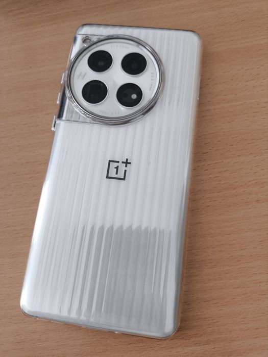 Продам или обменяю OnePlus 12