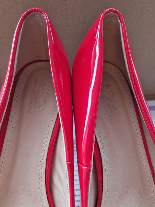 pantofi rosii super rosii