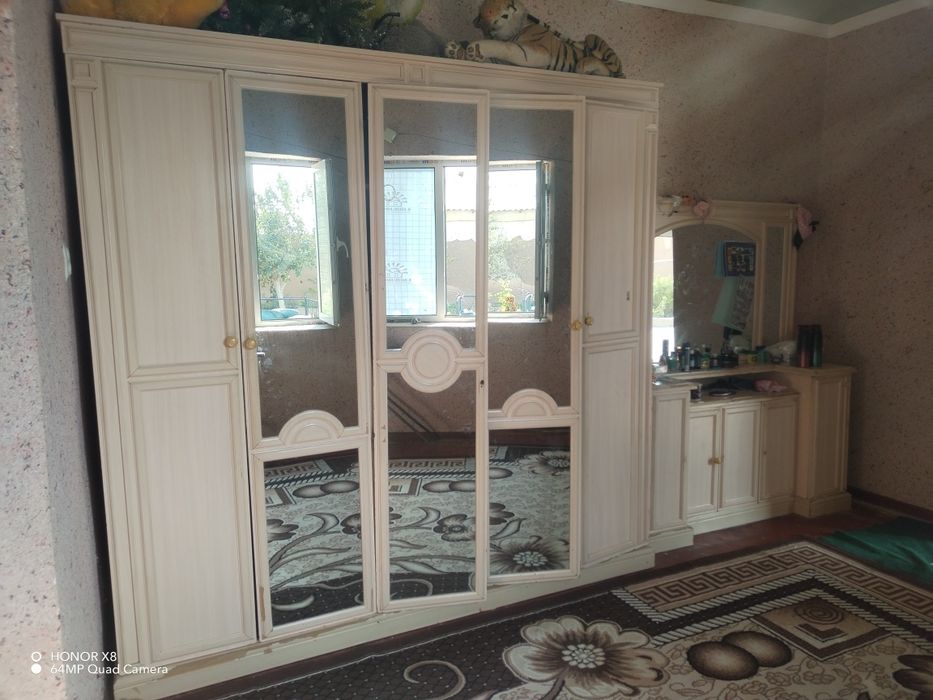 Uy sotiladi narxini kelishamiz