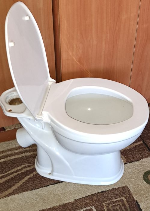 Унитаз без бачка на время ремонта б/у.