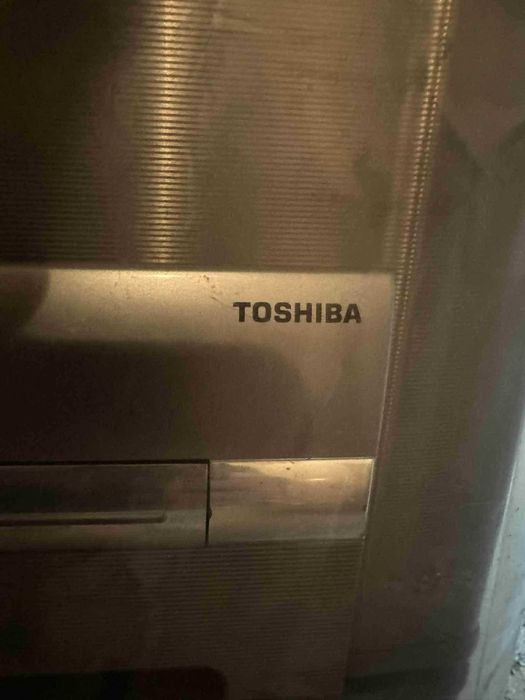 Продавам оригинален японски хладилник Тошиба