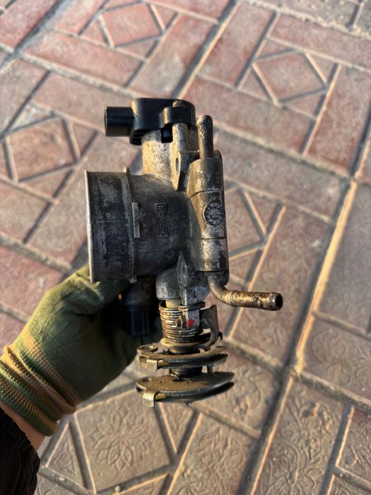 Дросельная заслонка. Субару оутбек. 2,5.  B4