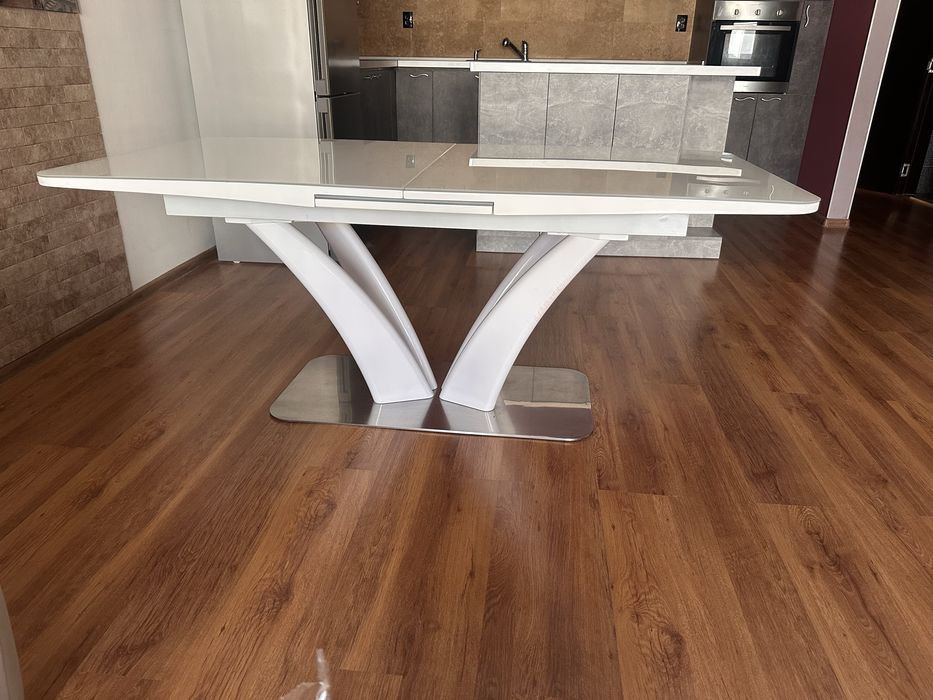 Масивна маса за хранене