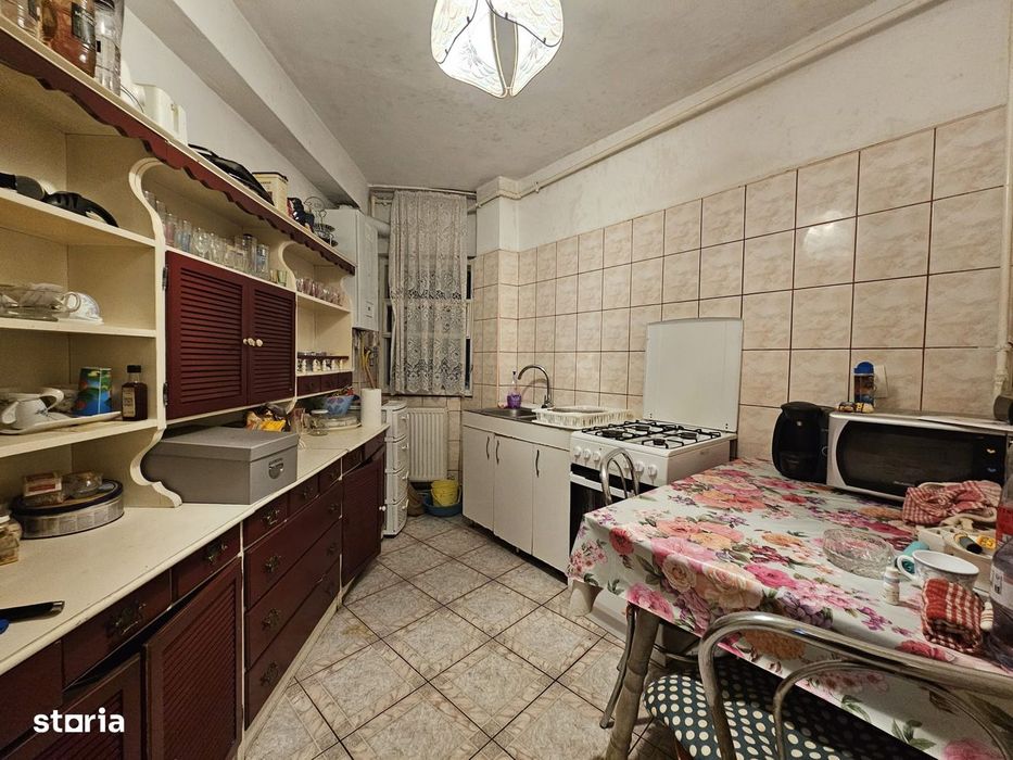 Apartament 4 camere etaj 2 strada Ion Creanga