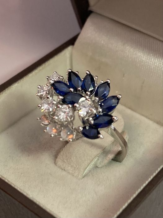 Inel aur alb18kt.cu diamante si safire