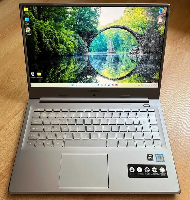 Medion i7-8565u 512gb 15.6 FHD ips laptop лаптоп