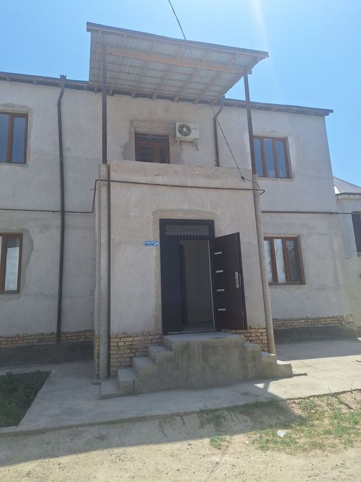 Ҳовли-Жой Сотилади
​Оилавий яшаш учун барча шароитларга эга бўлган, си