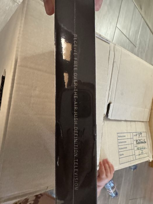 Antena HD TV de interior – montaj adeziv, recepţie multidirecţională