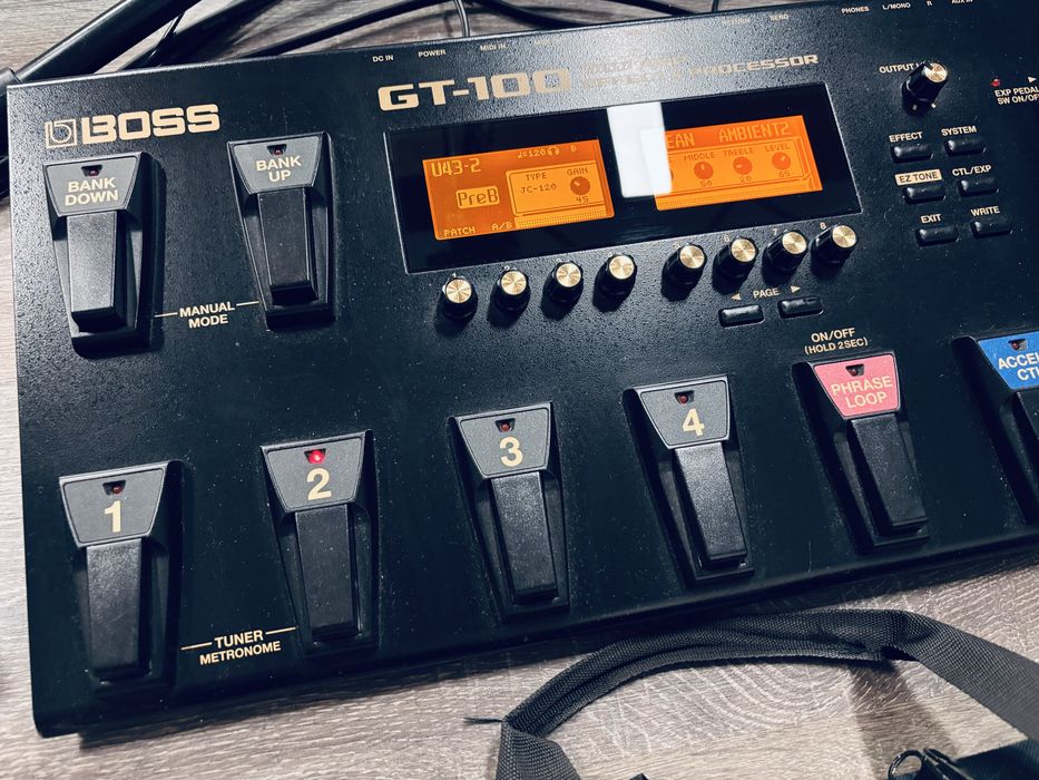 Procesor/efect chitara electrica Boss GT 100