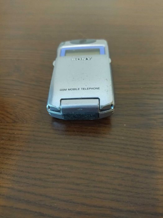 Продавам телефон/GSM SONY CDM-Z5
