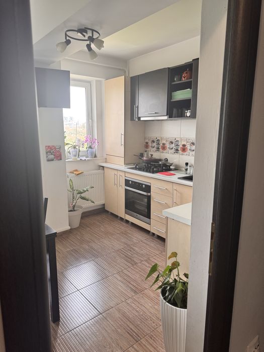 Inchiriez apartament 3 camere