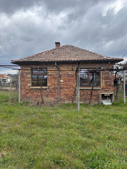 КЪЩА с ГОЛЯМ ДВОР в с. Васил Левски