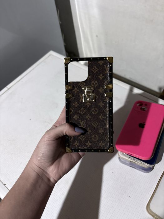 Продам чехлы на айфон 13-14