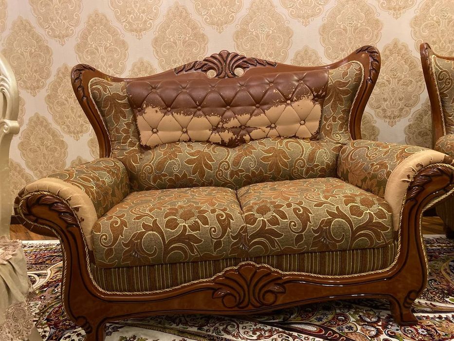 Мягкий мебель с креслом