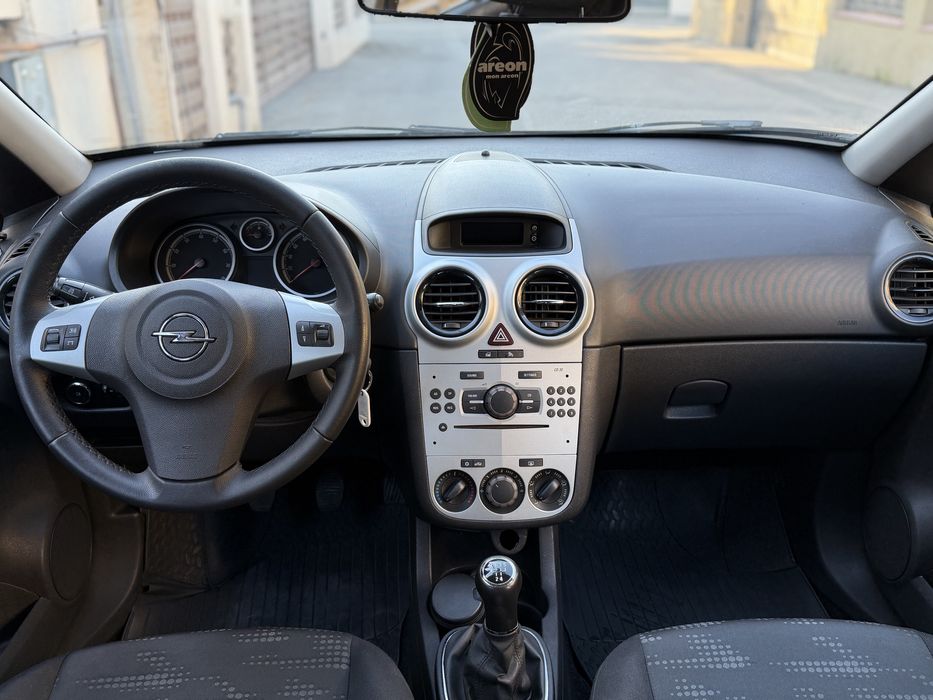Opel Corsa 2011 Euro 5 / 104.000 KM