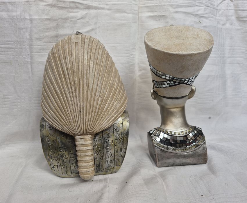 Figurine egiptene bust Tutankhamun si bust Nefertiti din rășină acrilică, Colecția Leonardo.