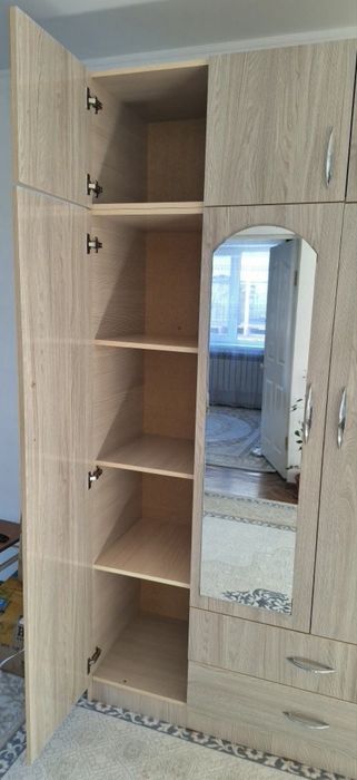 Шифоньер срочно продам