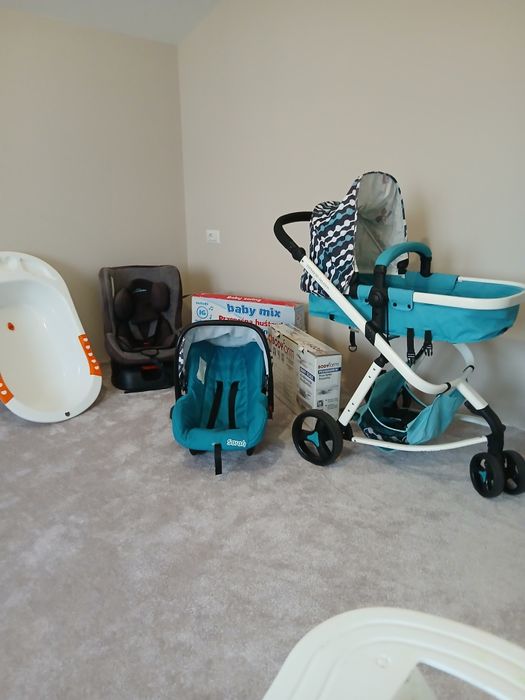 Cărucior de bebe ,scaun de masina ,cantar  și cadita